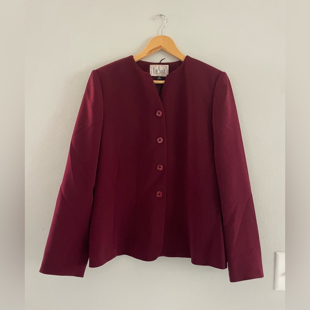 Le Suit Wine-Red Collarless Blazer